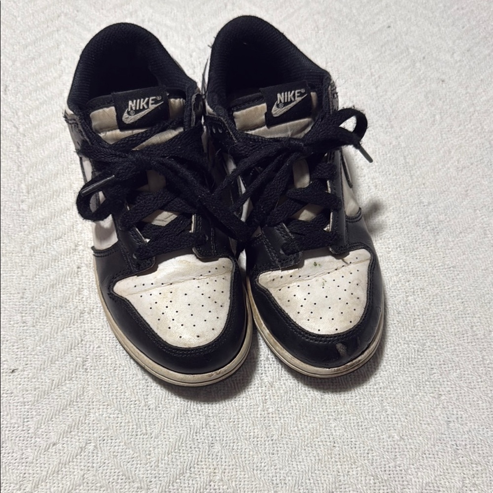 Nike Black and White Dunk Sneakers Retro Design youth size 2